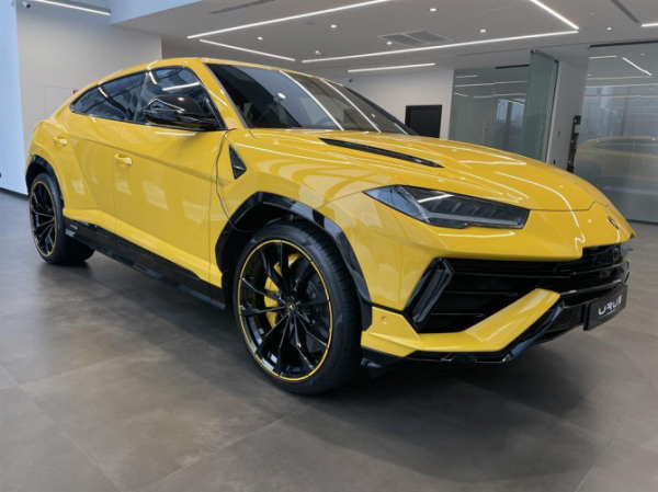 Lamborghini Urus третий месяц подряд лидирует на рынке люксовых автомобилей в РФ