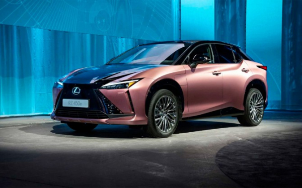 Lexus представил новый электрокроссовер RZ 450e