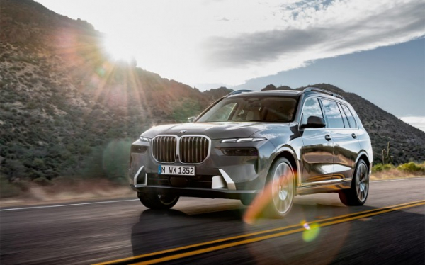 BMW обновила флагманский кроссовер X7