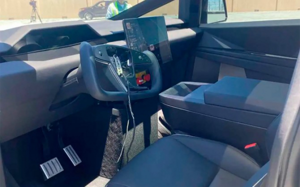 Tesla назвала новый срок старта продаж электропикапа Cybertruck
