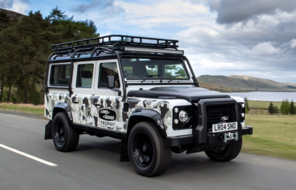 Классический Land Rover Defender вернулся на конвейер