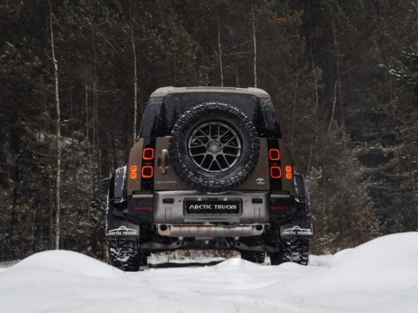 Land Rover Defender получил «экстремальную» версию от Arctic Trucks