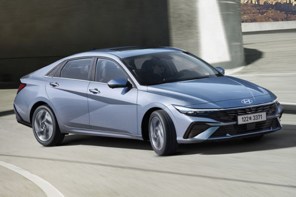 Hyundai представила обновленный седан Elantra