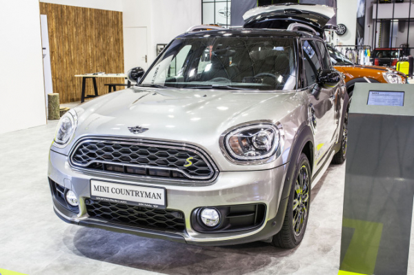 Дилеры привезли новые кроссоверы MINI Countryman