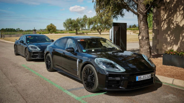 Porsche анонсировал новое поколение Panamera