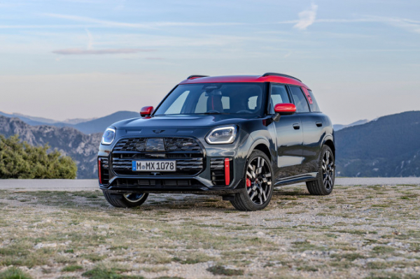 MINI представил «заряженный» кроссовер Countryman JCW