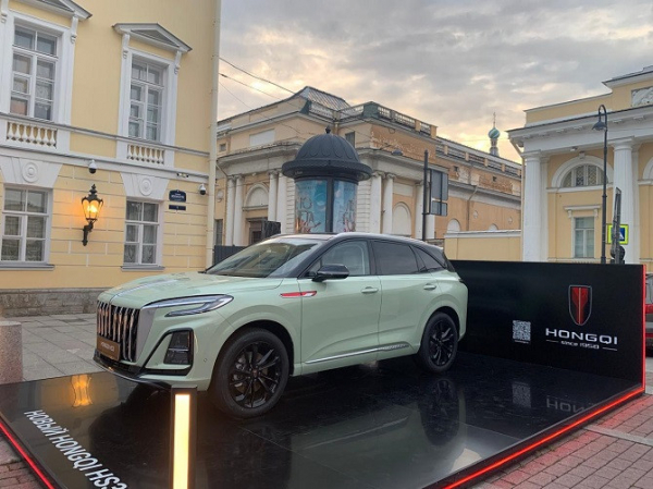 Продажи новых премиальных автомобилей в РФ снизились впервые за 20 месяцев