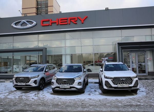 Автодилеры объяснили падение продаж в феврале
