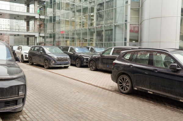 В апреле импорт легковых автомобилей в РФ вышел на максимум в 2025 году