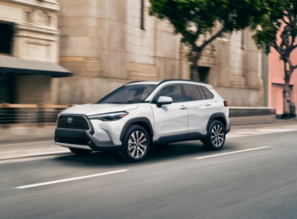 Кроссовер Toyota Corolla Cross доступен в России от 2,2 млн рублей Кроссовер Toyota Corolla Cross доступен в России от 2,2 млн рублей