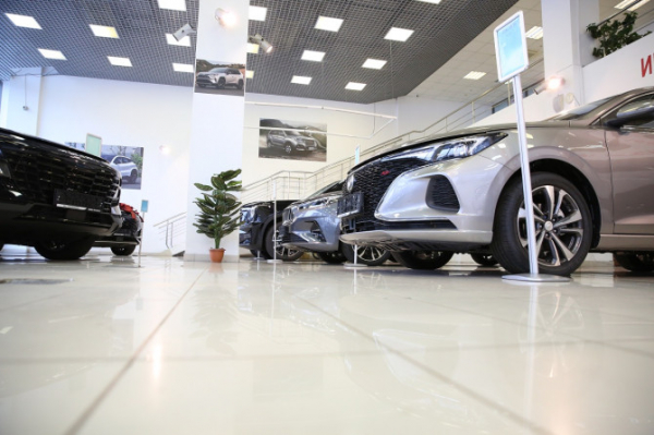 Автодилеры объяснили снижение продаж в мае