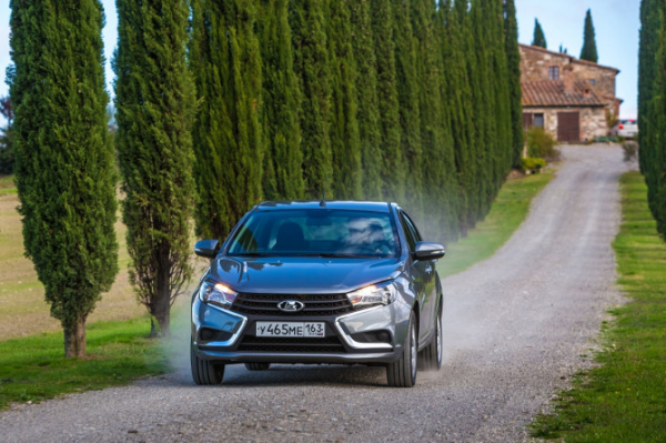 LADA Vesta отметила 10-летие LADA Vesta отметила 10-летие