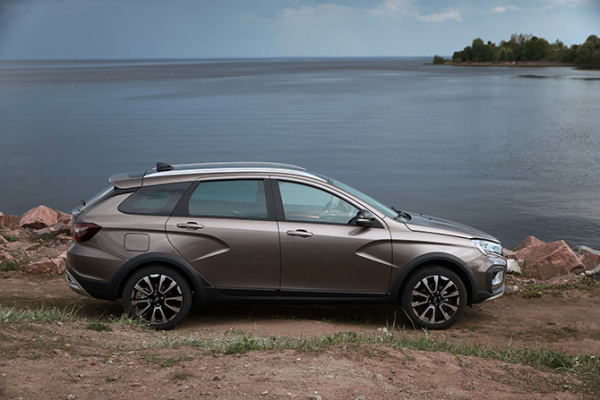 LADA Vesta отметила 10-летие LADA Vesta отметила 10-летие
