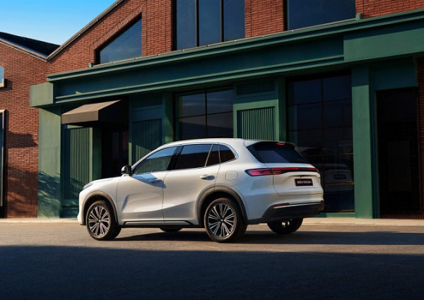 Дилер рассказал о перспективах гибридного кроссовера Geely EX5 EM-i Дилер рассказал о перспективах гибридного кроссовера Geely EX5 EM-i