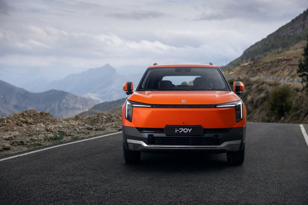 В России начались продажи кроссовера Evolute i-JOY нового поколения