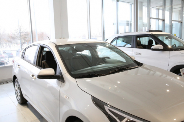 Сколько новых автомобилей было продано в 2025 году?