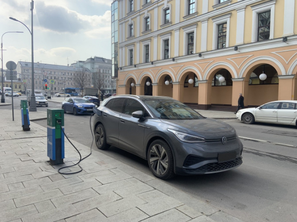 Номера для беспилотных автомобилей и электрокаров могут окрасить в альтернативные цвета Номера для беспилотных автомобилей и электрокаров могут окрасить в альтернативные цвета