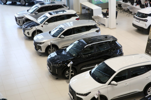 Продажи новых легковых автомобилей в России в феврале 2026 года