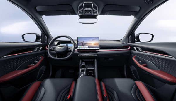 У российских дилеров Geely скоро появится обновленный кроссовер Coolray