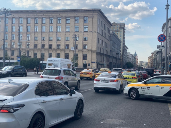 Эксперт рассказал об изменении структуры парка такси в РФ Эксперт рассказал об изменении структуры парка такси в РФ