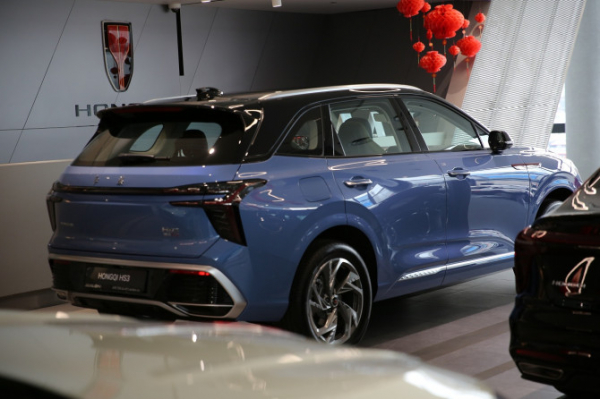 Российский авторынок в августе снизился впервые за последние 7 месяцев