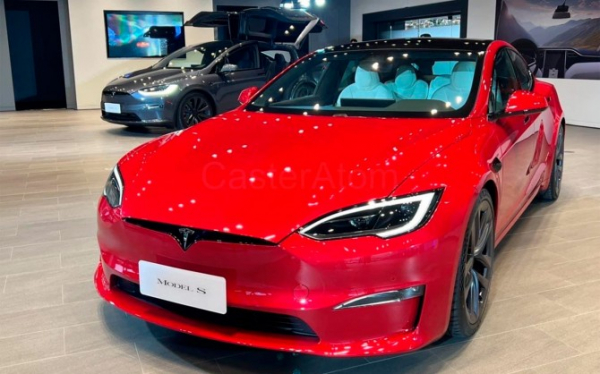 Tesla представила обновленный лифтбек Model S