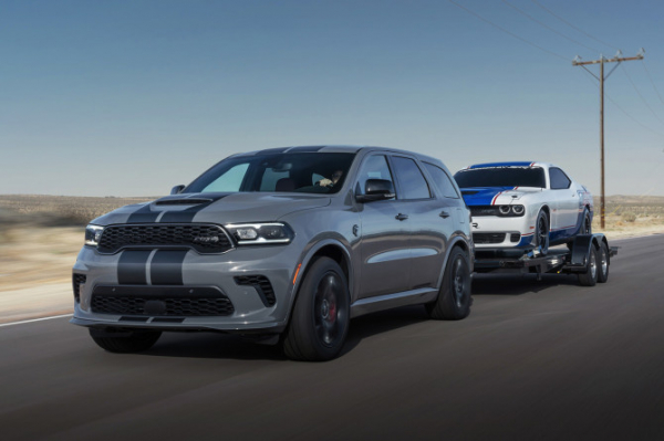 В России начались продажи кроссовера Dodge Durango по цене от 7 млн рублей