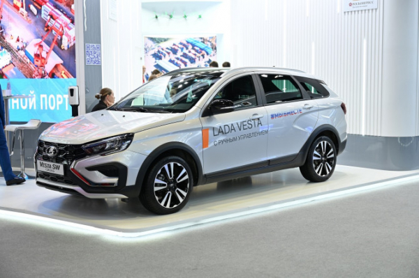 АВТОВАЗ представил новую LADA Vesta с ручным управлением