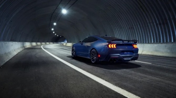 Новый Ford Mustang получил 500-сильную версию Dark Horse