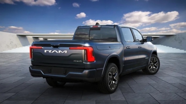 Представлен серийный электропикап RAM 1500 REV