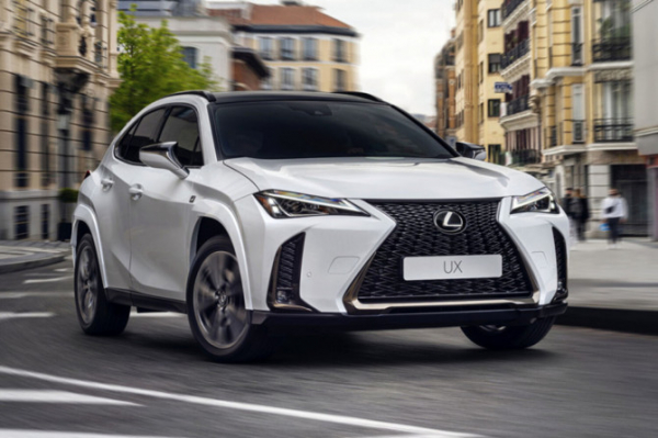 В России появился обновленный кроссовер Lexus UX