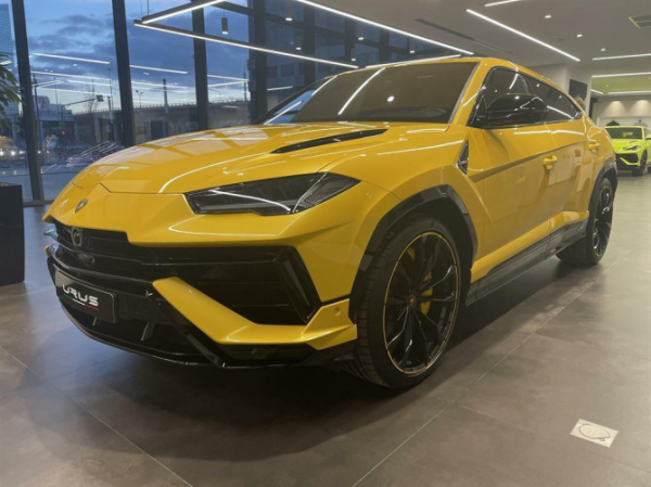 Lamborghini Urus вернул себе звание лидера рынка новых люксовых автомобилей в РФ