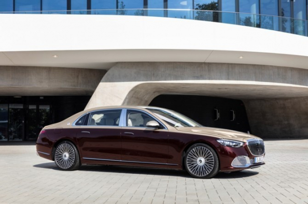 Mercedes-Maybach S получил базовый двигатель в России