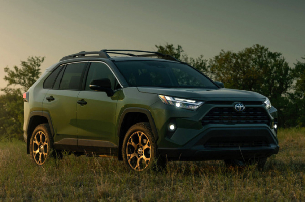 Toyota представила обновленный кроссовер RAV4