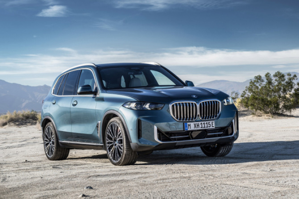 BMW представил обновленные кроссоверы X5 и X6