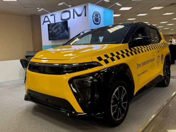 Отечественные автопроизводители представили электромобили для таксопарков