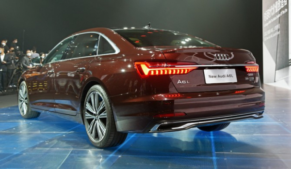 Audi представила обновленный седан A6 Audi представила обновленный седан A6