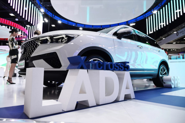 АВТОВАЗ представил на ПМЭФ-2023 кроссовер LADA X-cross 5